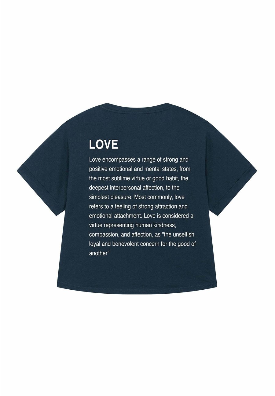 Футболка Mira Paris LOVE DEFINITION BACK PRINT ROLLUP TEE OVERSIZED, Dark Blue, Синий, Футболка Mira Paris LOVE DEFINITION BACK PRINT ROLLUP TEE OVERSIZED, Dark Blue
Футболка Mira Paris LOVE DEFINITION BACK PRINT ROLLUP TEE OVERSIZED, Dark Blue, Синий, Футболка Mira Paris LOVE DEFINITION BACK PRINT ROLLUP TEE OVERSIZED, Dark Blue