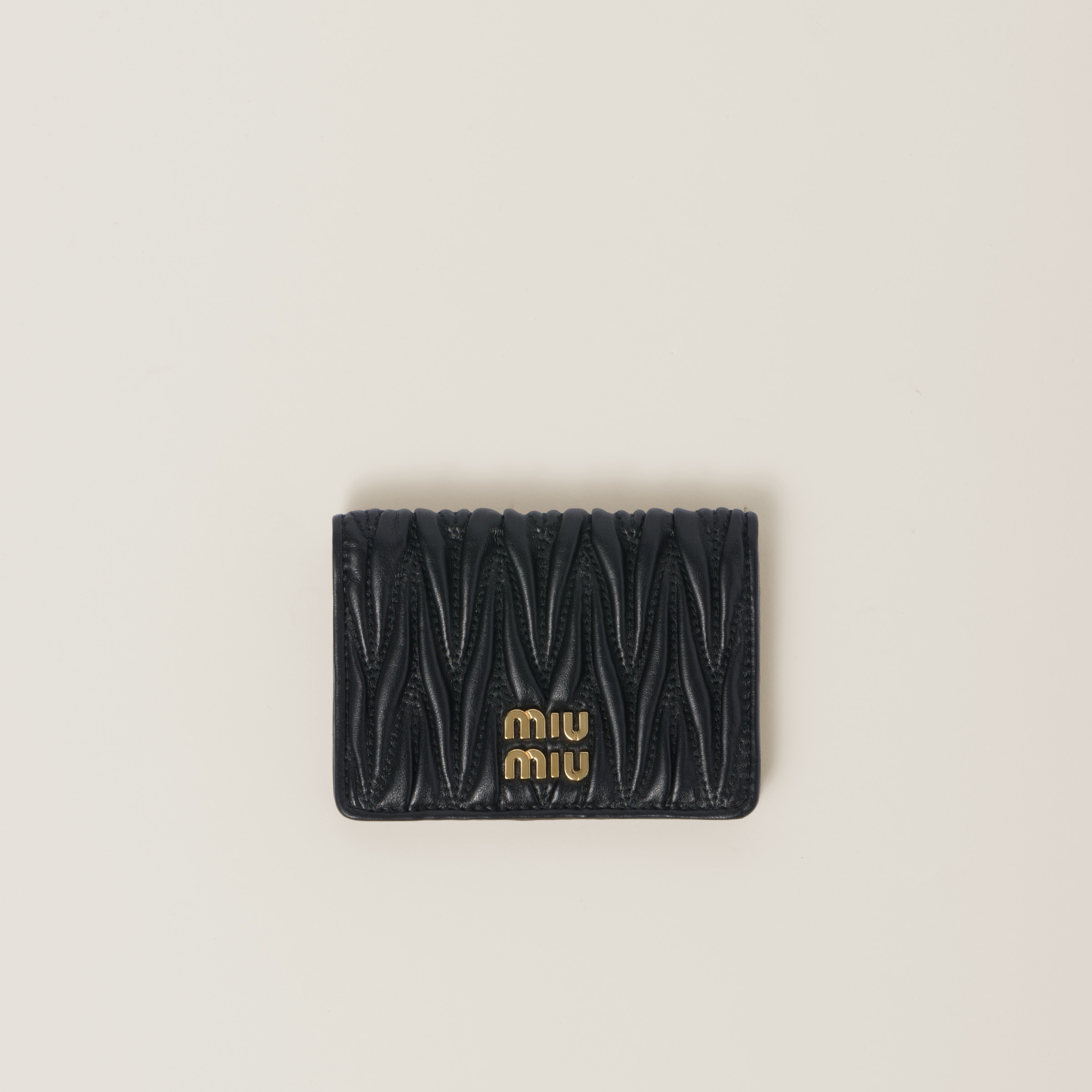 Кардхолдер из стеганой наппы MIU MIU, черный
Кардхолдер из стеганой наппы MIU MIU, черный
