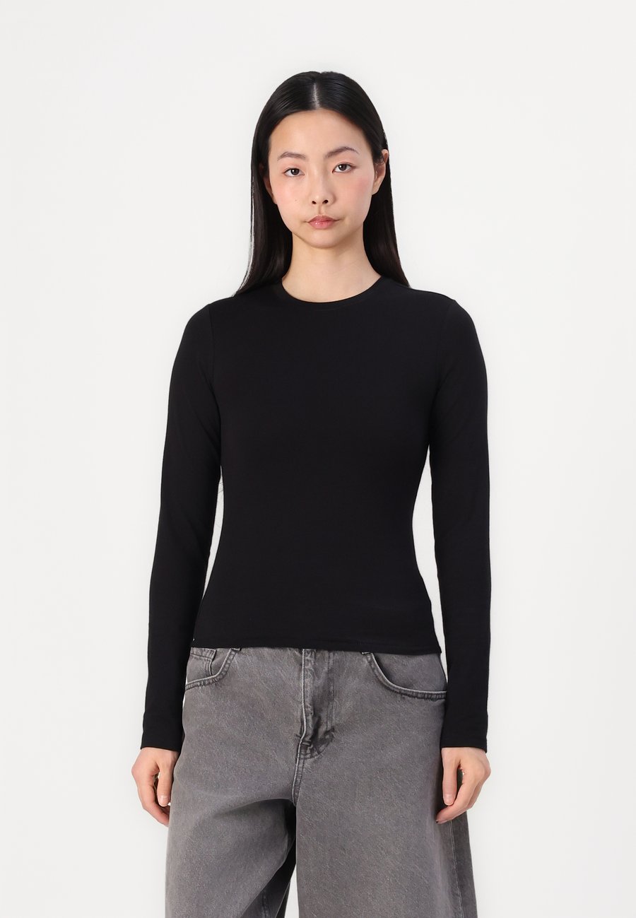 Топ GAP CREW, Black
Топ GAP CREW, Black