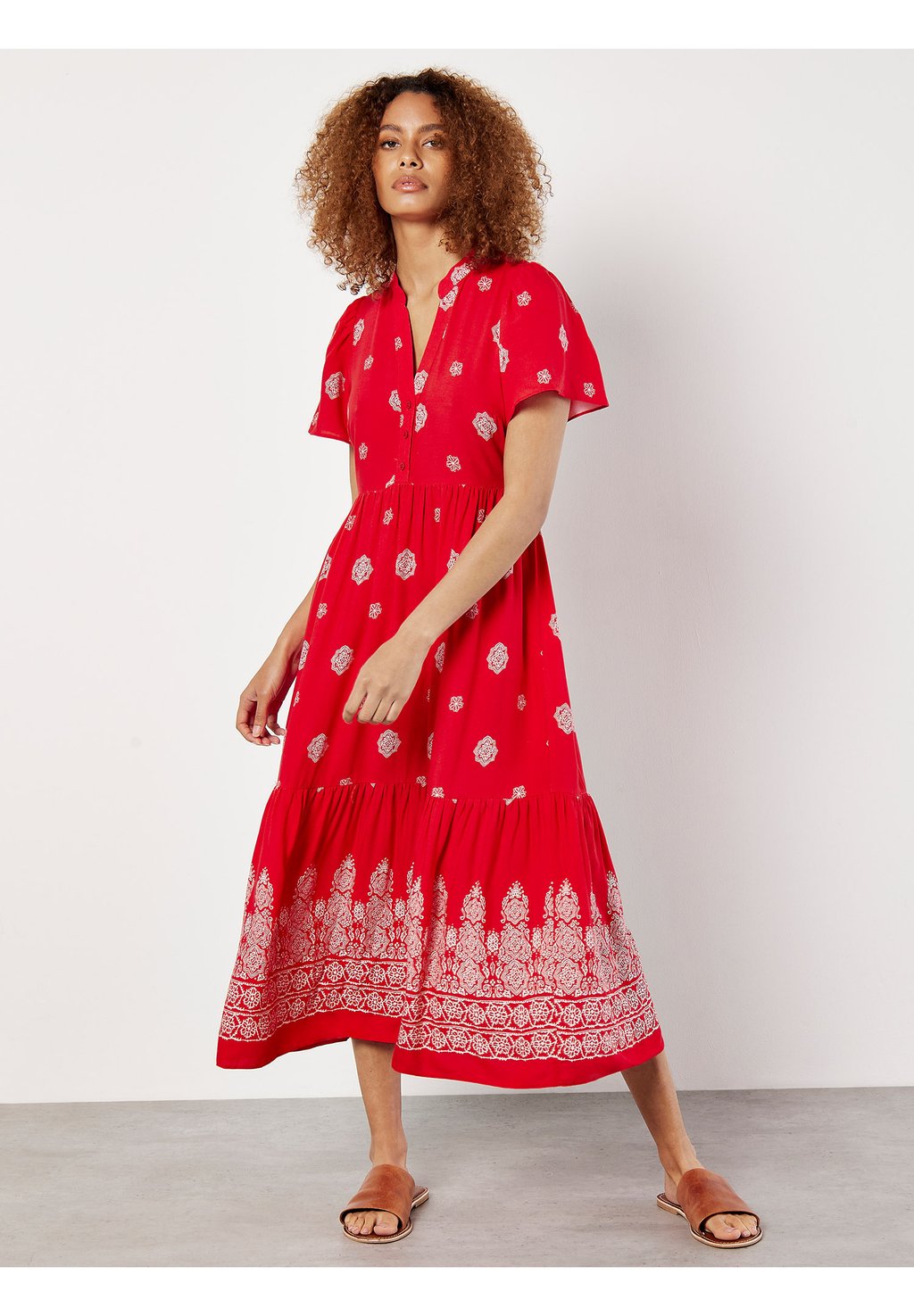 Повседневное платье Apricot, красный
Повседневное платье Apricot, красный