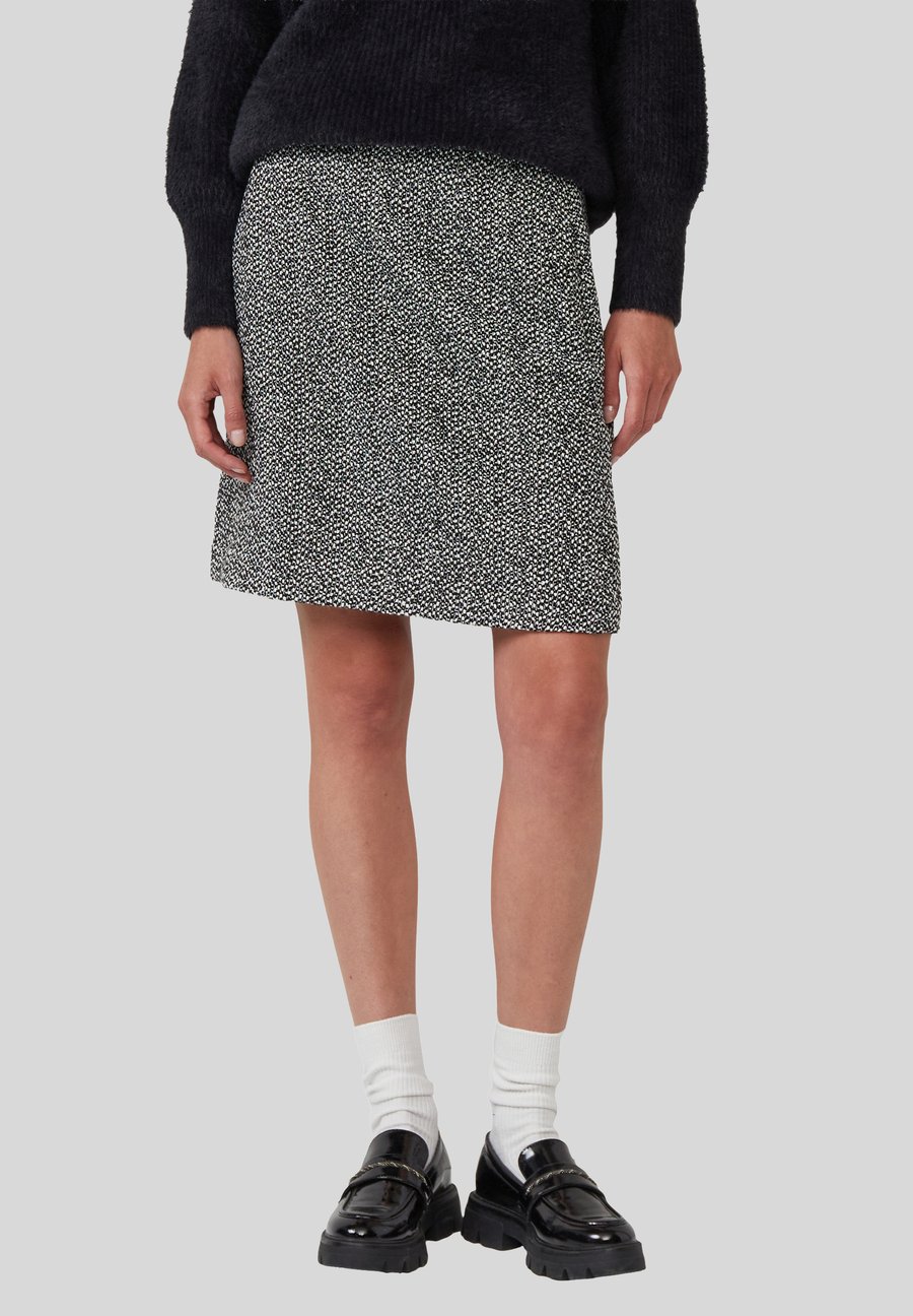 Юбка s.Oliver A-line skirt, Schwarz/Black
Юбка s.Oliver A-line skirt, Schwarz/Black