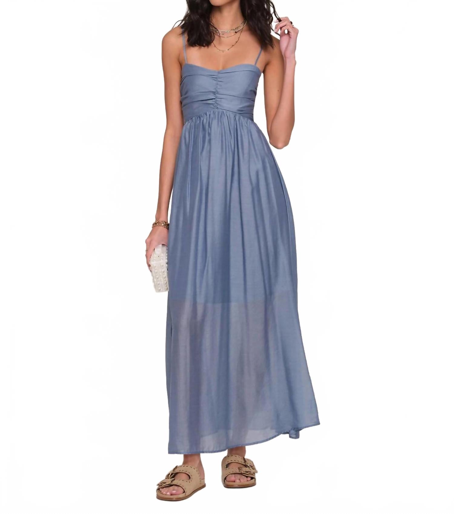 Платье макси Татьяна в синем Heartloom
Платье макси Татьяна в синем Heartloom