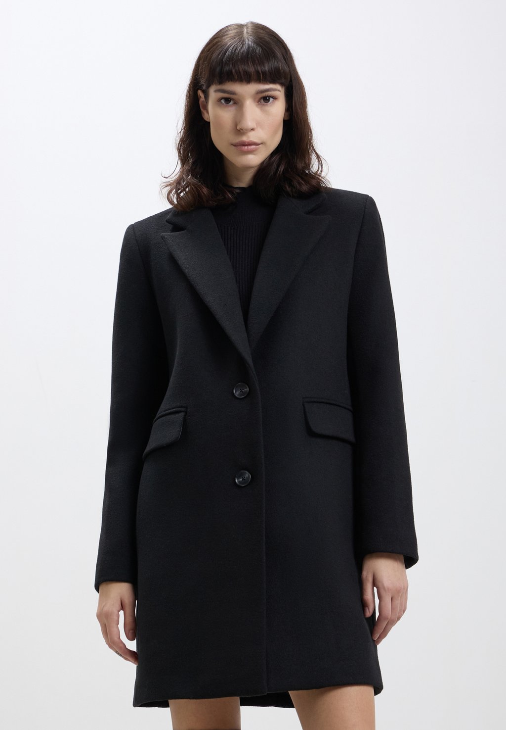 Короткое пальто MONOPETTO Calliope, черный 
Короткое пальто MONOPETTO Calliope, черный