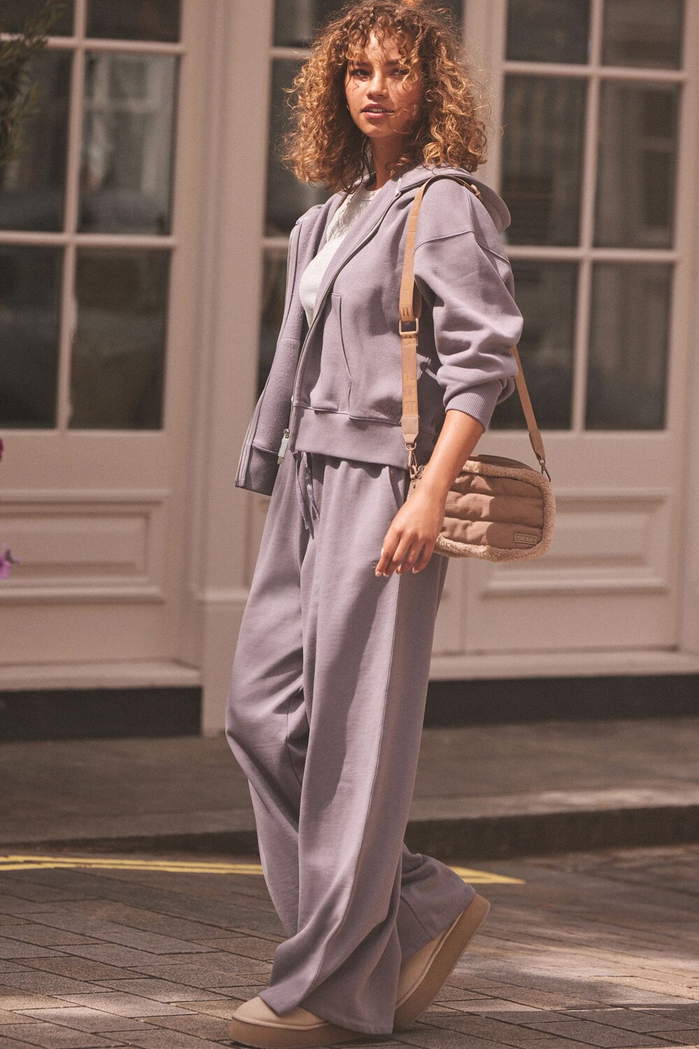 Широкие брюки джоггеры Self., фиолетовый
Широкие брюки джоггеры Self., фиолетовый