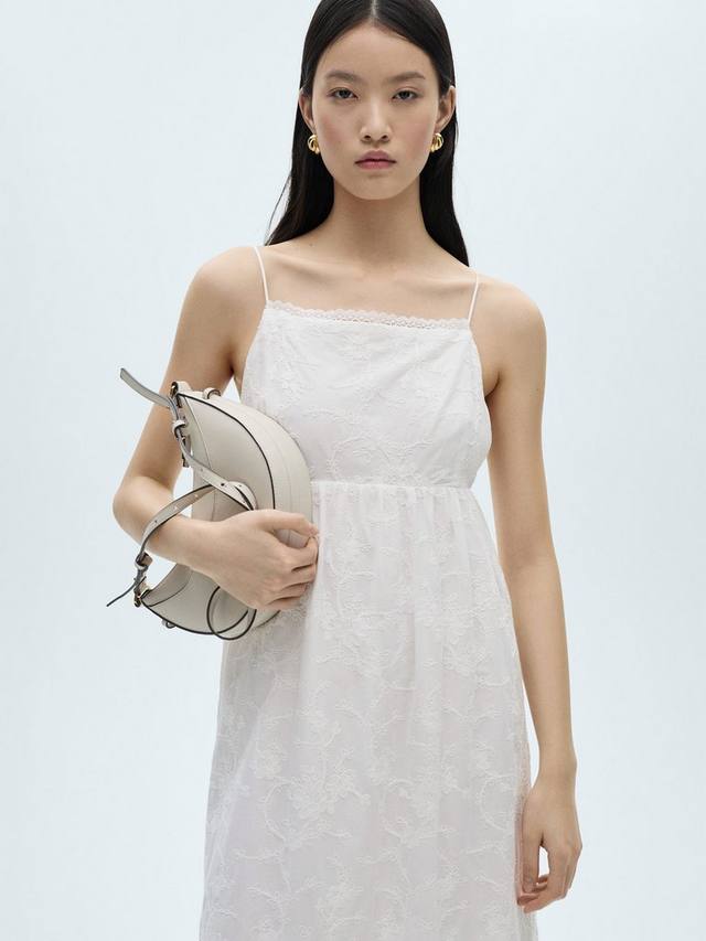 Платье с вышивкой по ключицам Mango, белый
Платье с вышивкой по ключицам Mango, белый