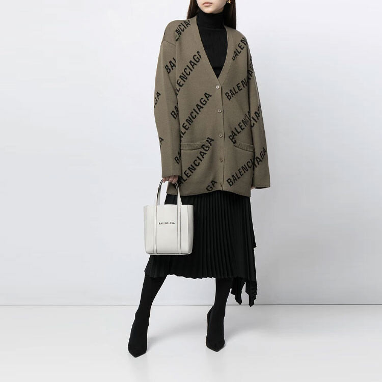 Свитер женский светло-коричневый Balenciaga 
Свитер женский светло-коричневый Balenciaga