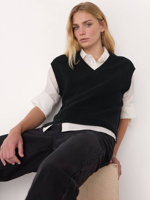 Безрукавка из чистой шерсти с V-образным вырезом Whistles
Безрукавка из чистой шерсти с V-образным вырезом Whistles