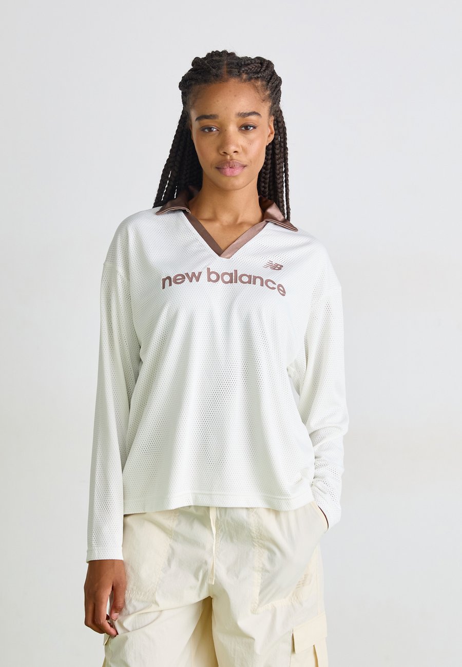 Топ New Balance LONG SLEEVE, White/Off-White
Топ New Balance LONG SLEEVE, White/Off-White