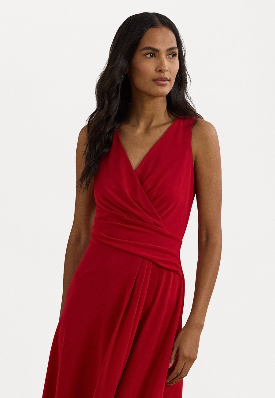 Платье Lauren Ralph Lauren SURPLICE JERSEY SLEEVELESS DRESS, Festive Red/Red
Платье Lauren Ralph Lauren SURPLICE JERSEY SLEEVELESS DRESS, Festive Red/Red