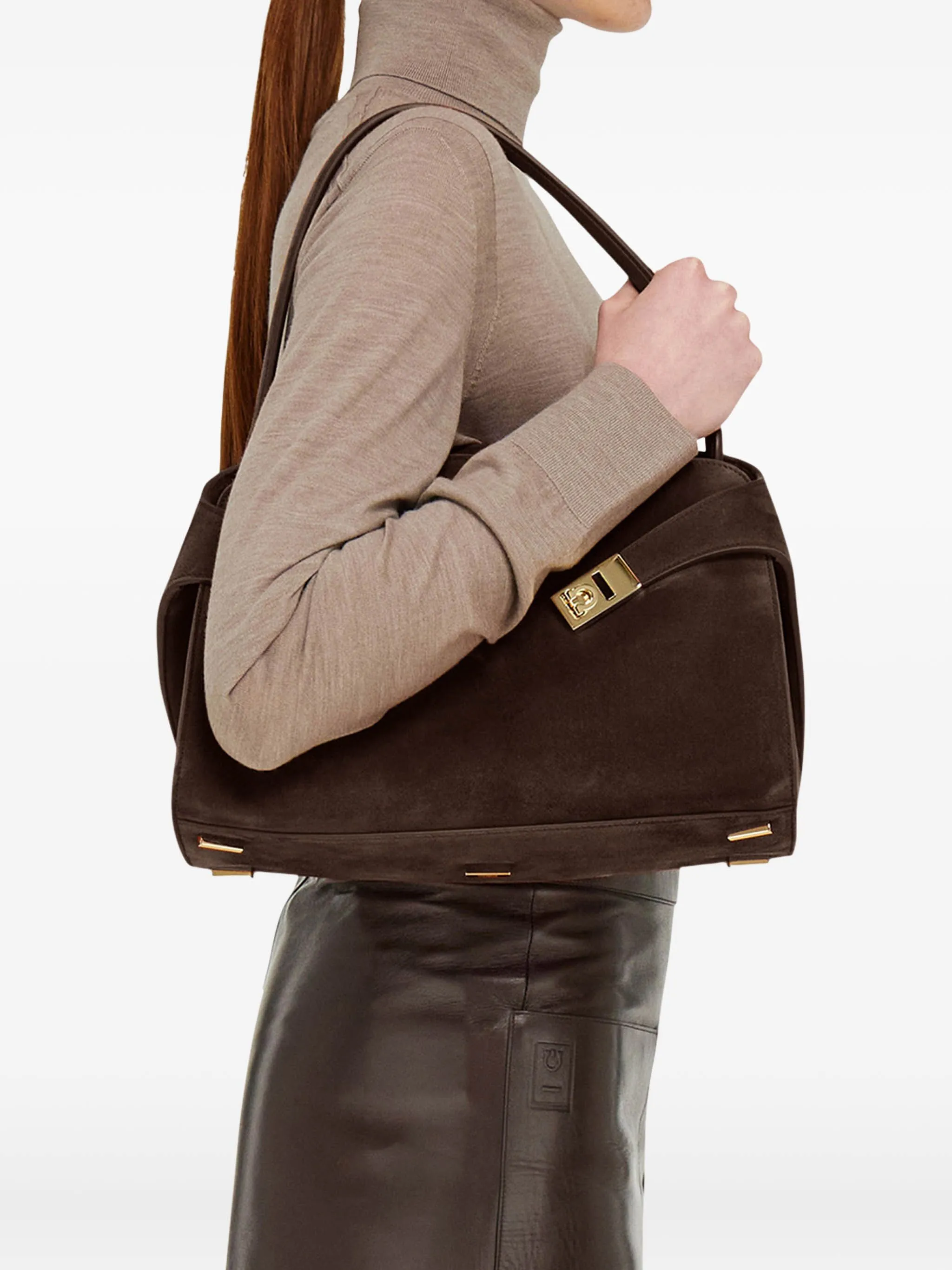 Сумка на плечо с декоративной строчкой Ferragamo, коричневый
Сумка на плечо с декоративной строчкой Ferragamo, коричневый