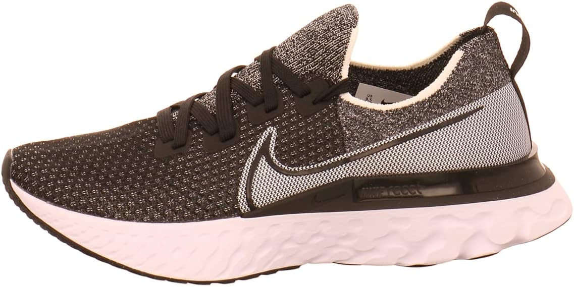 Мужские кроссовки Nike Race, белый/черный
Мужские кроссовки Nike Race, белый/черный