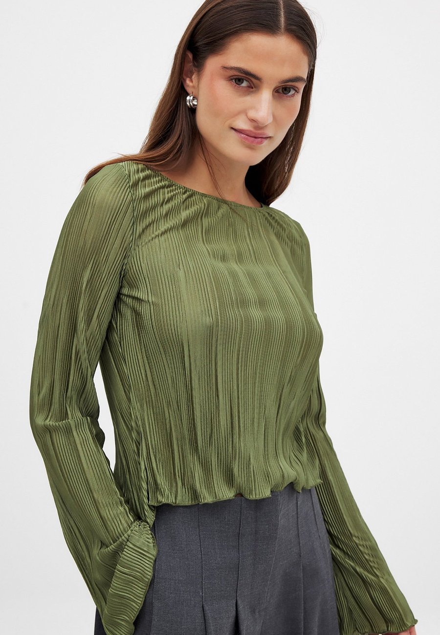 Блуза NA-KD LANGÄRMELIGES MIT SCHNÜRUNG HINTEN, Olive Green/Green
Блуза NA-KD LANGÄRMELIGES MIT SCHNÜRUNG HINTEN, Olive Green/Green