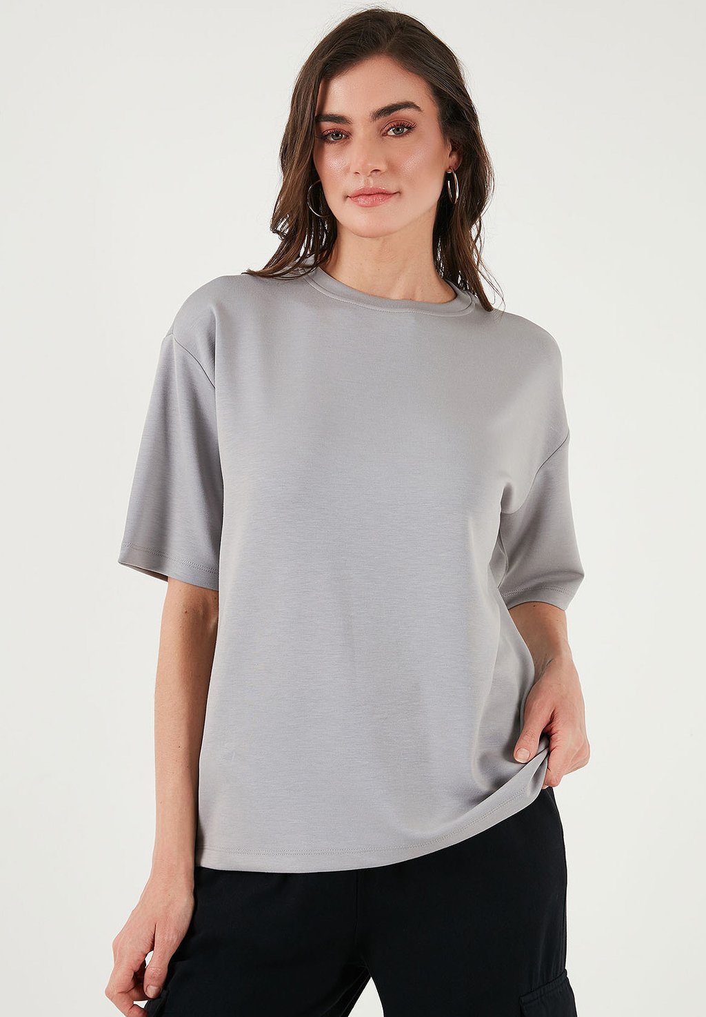 Базовая футболка LOOSE FIT LELA, серый 
Базовая футболка LOOSE FIT LELA, серый