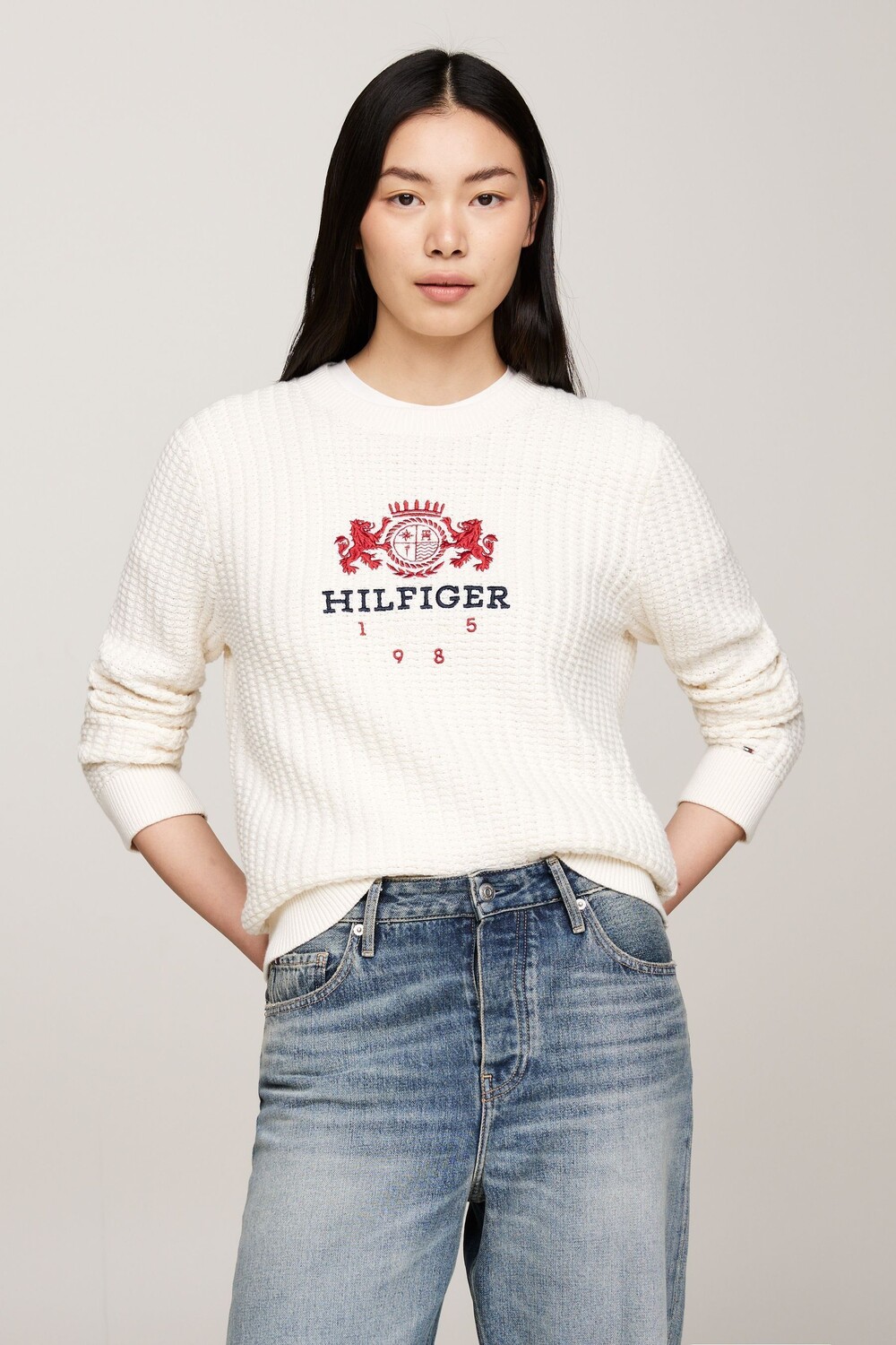 Свитер с круглым вырезом и эмблемой университета Tommy Hilfiger, бежевый 
Свитер с круглым вырезом и эмблемой университета Tommy Hilfiger, бежевый