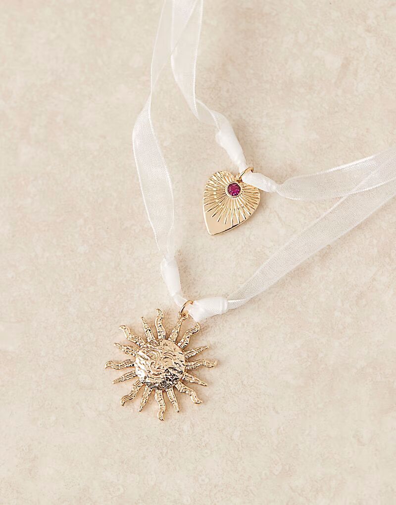Ленточное ожерелье с подвеской в виде солнца золотистого оттенка Asos Design
Ленточное ожерелье с подвеской в виде солнца золотистого оттенка Asos Design