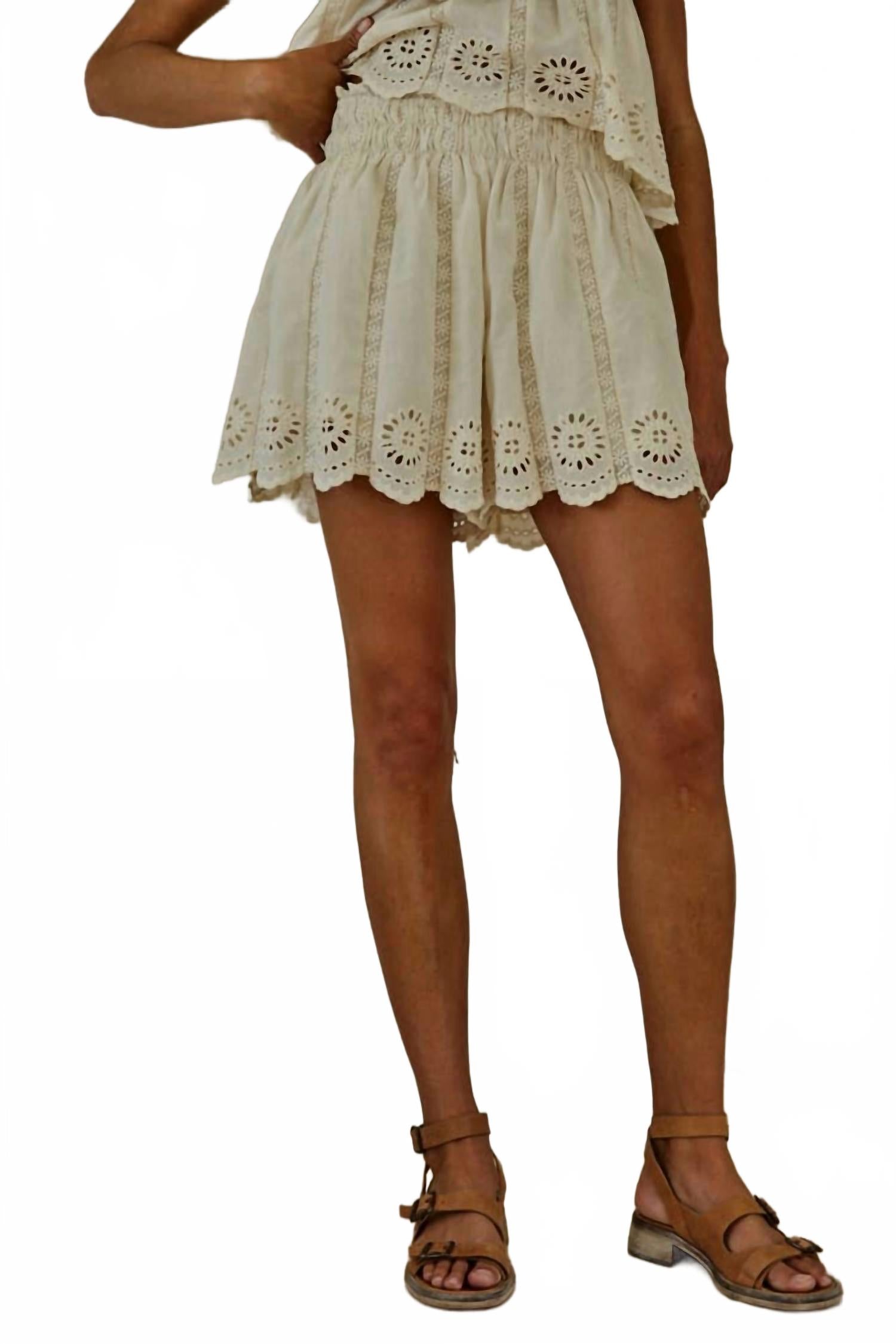 Айлет шорты с расклешением в цвете айвори By Together, слоновая кость
Айлет шорты с расклешением в цвете айвори By Together, слоновая кость