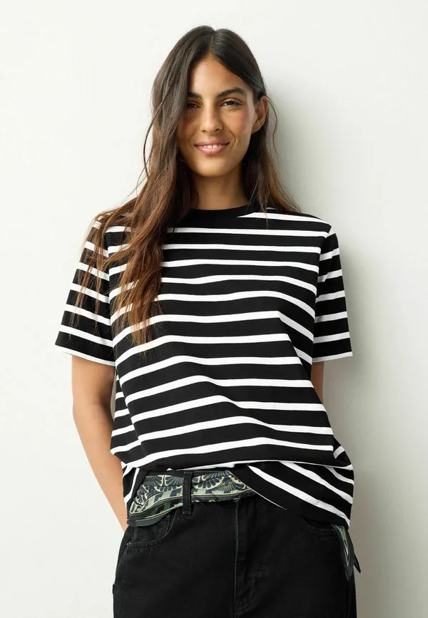 Футболка стандартного кроя из плотной ткани с коротким рукавом, круглым вырезом и принтом. Next, Black White Stripe, Белый, Футболка стандартного кроя из плотной ткани с коротким рукавом, круглым вырезом и принтом. Next, Black White Stripe
Футболка стандартного кроя из плотной ткани с коротким рукавом, круглым вырезом и принтом. Next, Black White Stripe, Белый, Футболка стандартного кроя из плотной ткани с коротким рукавом, круглым вырезом и принтом. Next, Black White Stripe