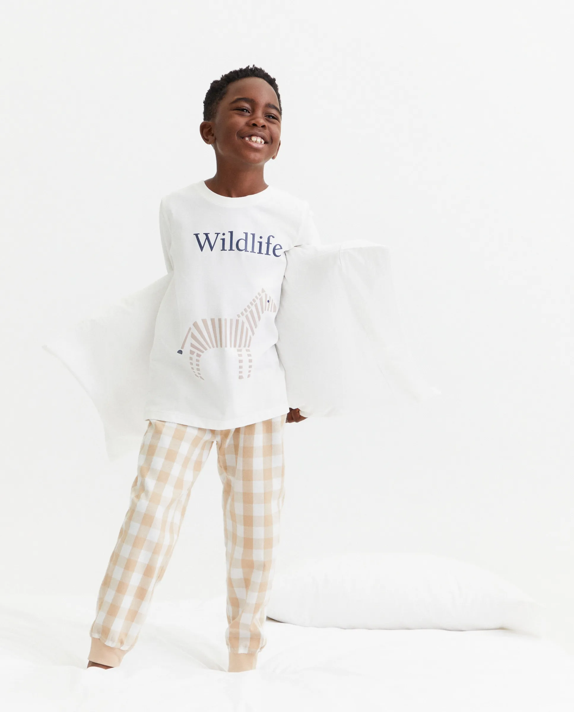 Длинная пижама для мальчика с футболкой и штанами в принте Cotton Juice, коричневый
Длинная пижама для мальчика с футболкой и штанами в принте Cotton Juice, коричневый