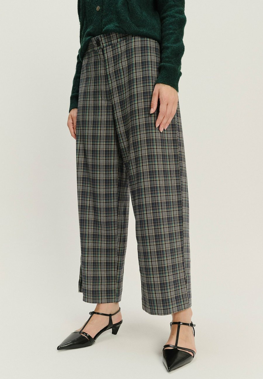 Брюки Greenpoint Trousers, Print/Dark Grey
Брюки Greenpoint Trousers, Print/Dark Grey