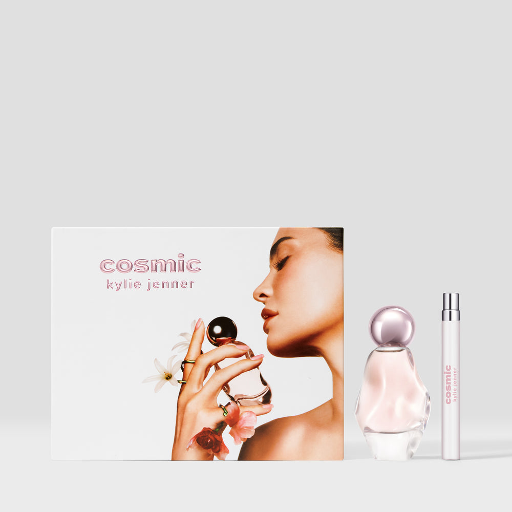 Набор Kylie Cosmetics Cosmic Kylie Jenner 50ml + Pen Spray Gift Set
Набор Kylie Cosmetics Cosmic Kylie Jenner 50ml + Pen Spray Gift Set
