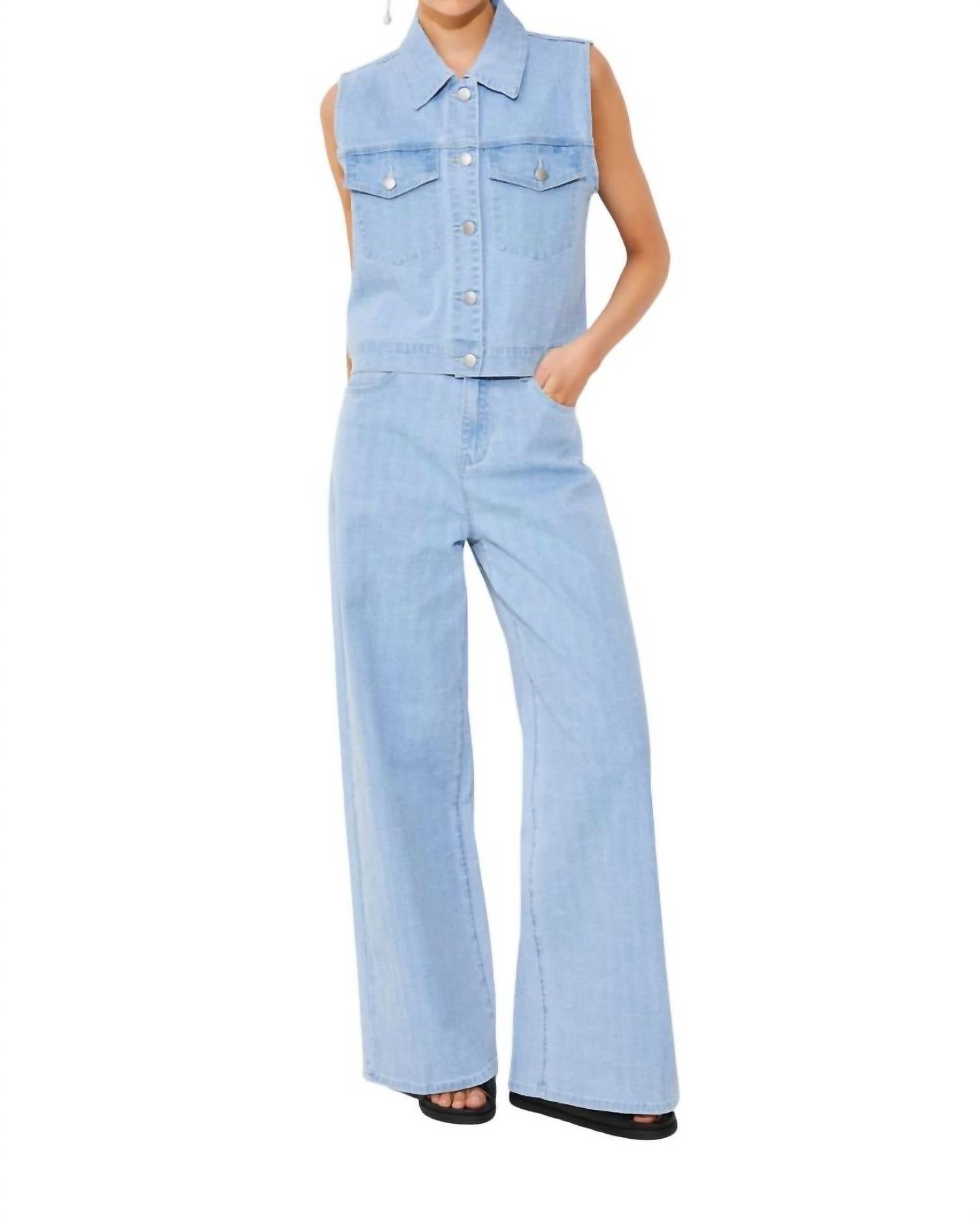 Джинсовая куртка без рукавов Dylan в цвете Jeans Clair Suncoo, Jeans Clair 
Джинсовая куртка без рукавов Dylan в цвете Jeans Clair Suncoo, Jeans Clair