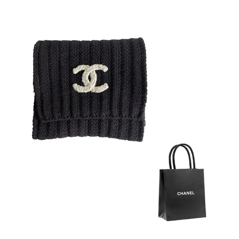 CHANEL Вязаный шарф унисекс черный, Black
CHANEL Вязаный шарф унисекс черный, Black