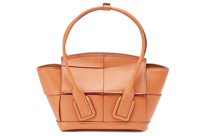 Bottega Veneta Миниатюрная кожаная сумка через плечо карамельного цвета
Bottega Veneta Миниатюрная кожаная сумка через плечо карамельного цвета