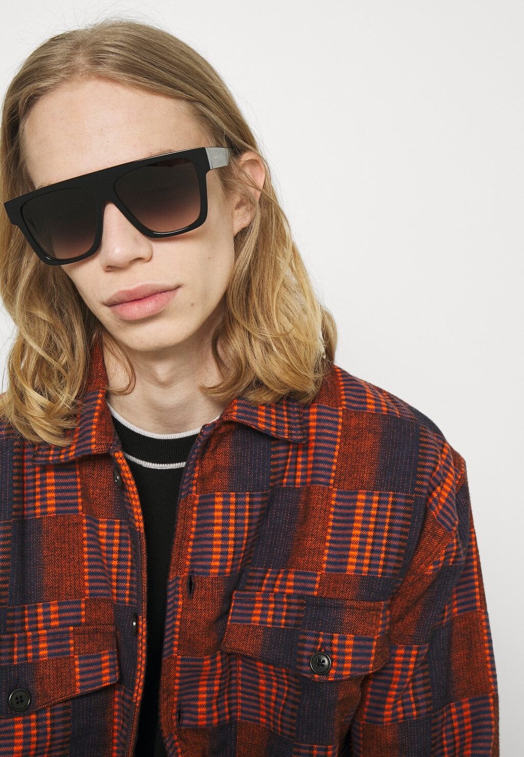 Солнцезащитные очки Alexander McQueen, черный/серый
Солнцезащитные очки Alexander McQueen, черный/серый