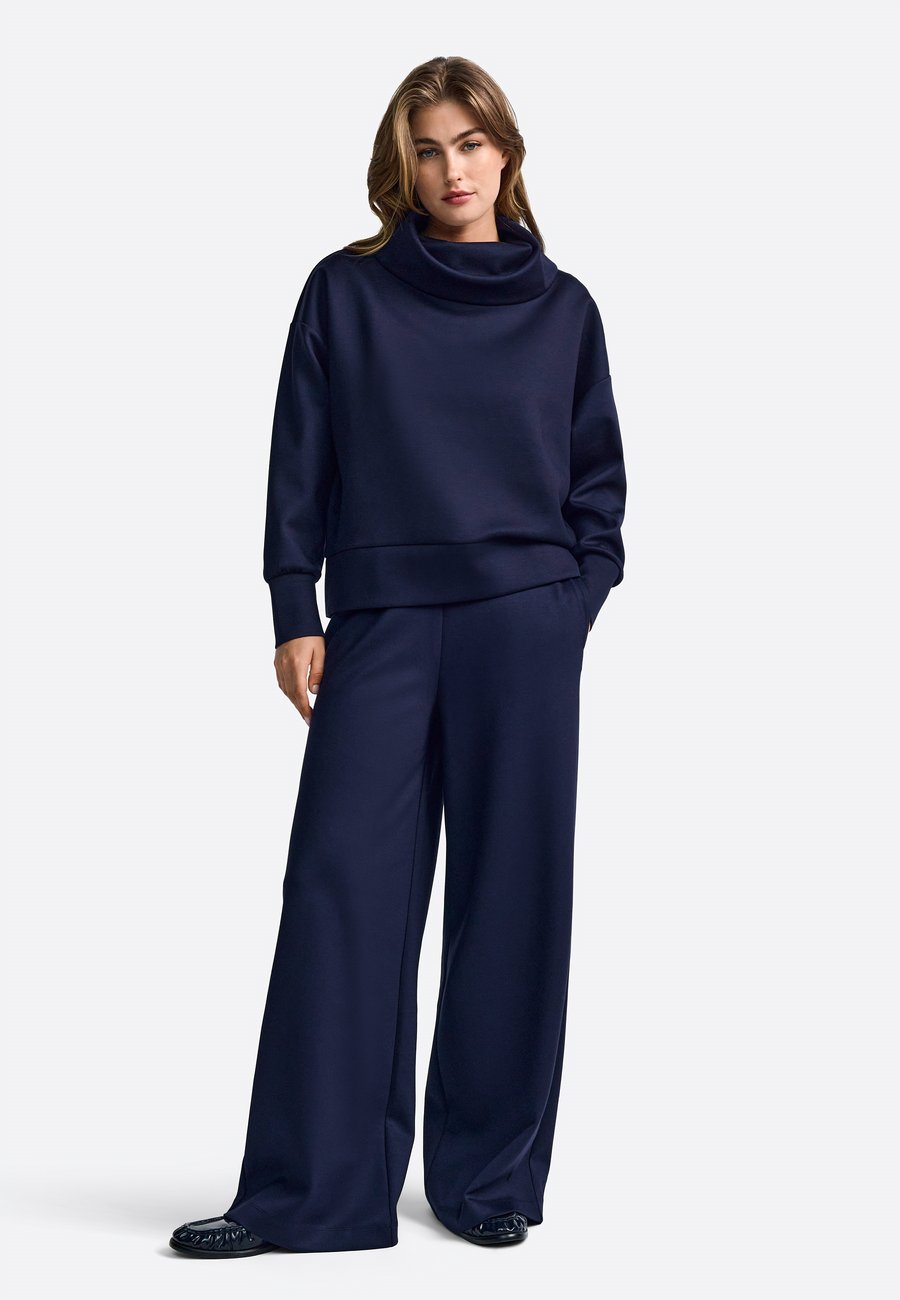 Толстовка Rich & Royal Sweatshirt, Midnight Blue/Dark Blue
Толстовка Rich & Royal Sweatshirt, Midnight Blue/Dark Blue