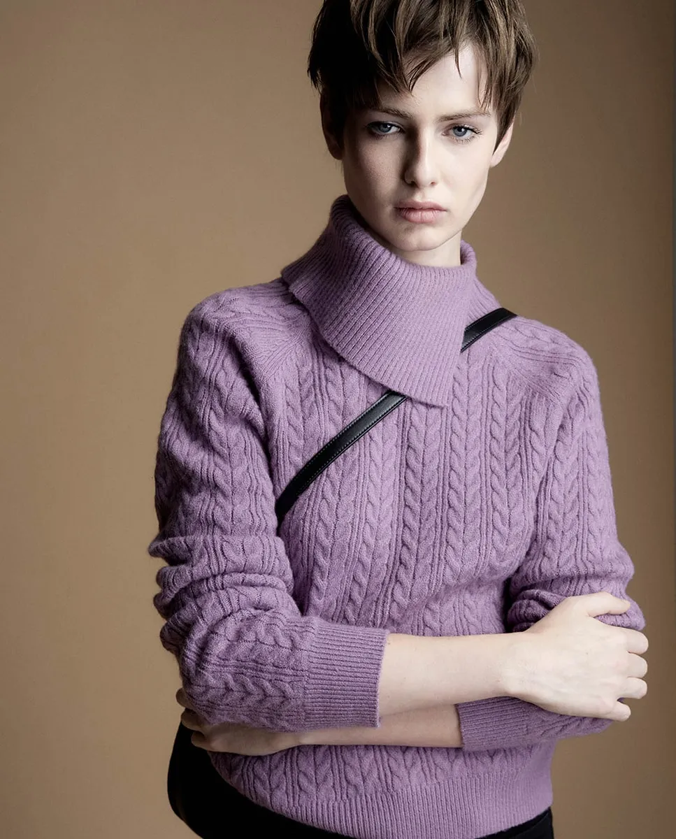 Свитер с узором «косы» и вырезом Sfera, сиреневый
Свитер с узором «косы» и вырезом Sfera, сиреневый