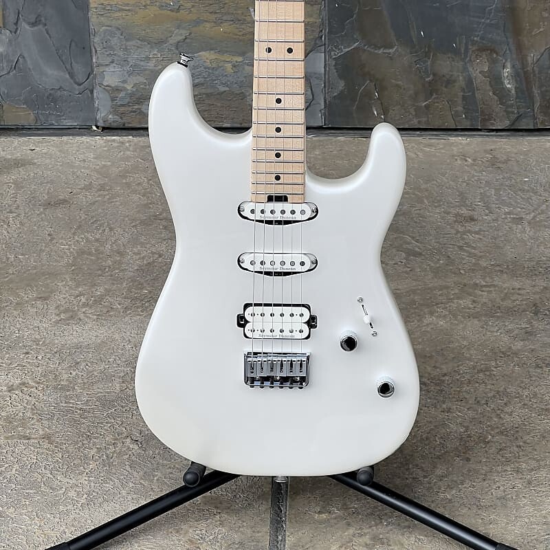 Электрогитара Charvel Pro-Mod San Dimas Style 1 HSS HT, Platinum Pearl
Электрогитара Charvel Pro-Mod San Dimas Style 1 HSS HT, Platinum Pearl