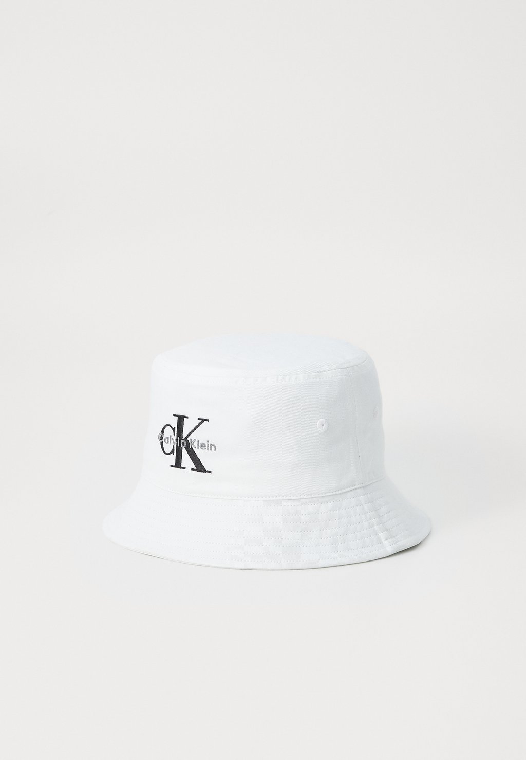 Шляпа MONOLOGO EMBROIDERY BUCKET HAT Calvin Klein Jeans, белый
Шляпа MONOLOGO EMBROIDERY BUCKET HAT Calvin Klein Jeans, белый