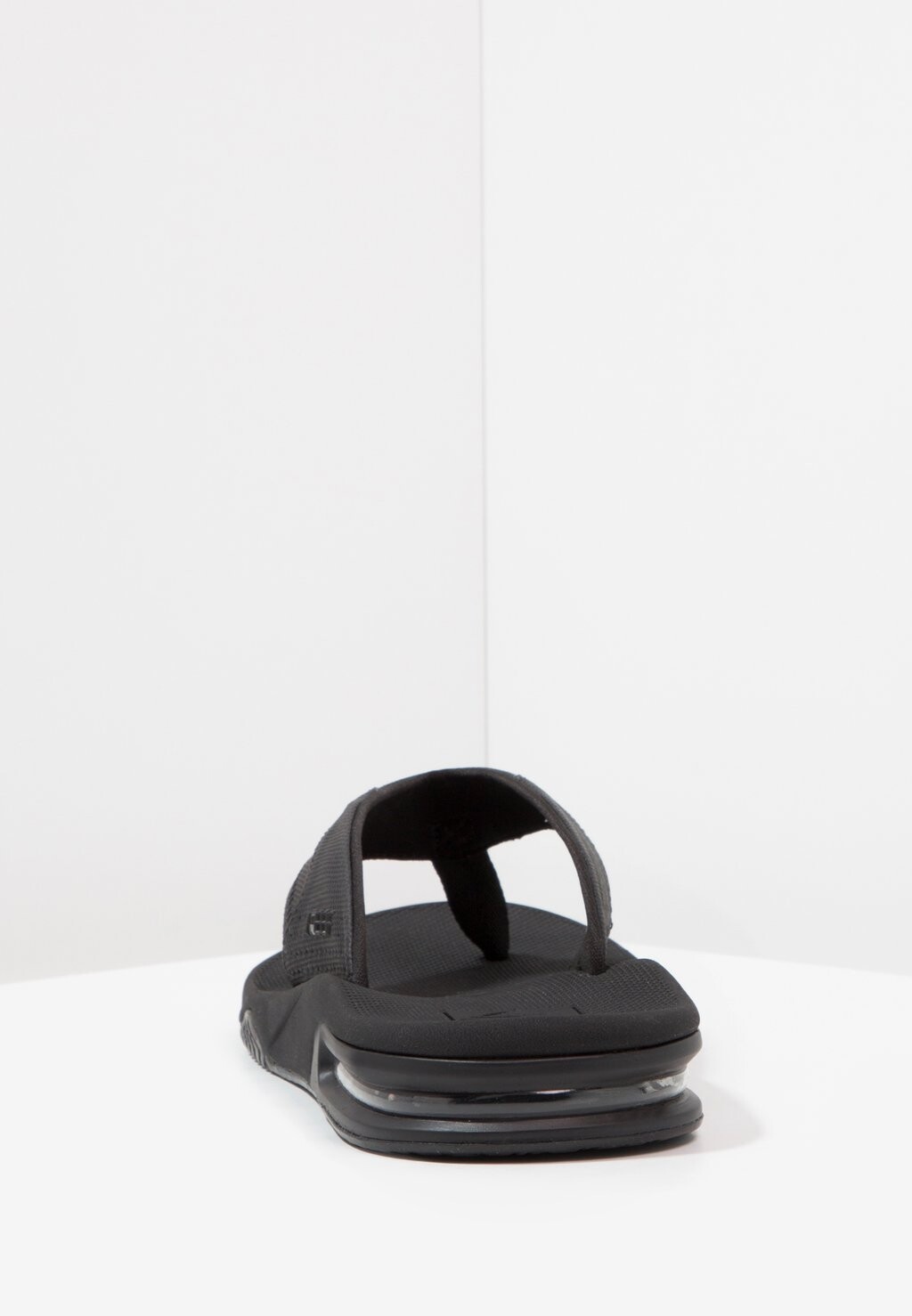 Сандалии с Т-образным ремешком Fanning Reef, полностью черные
Сандалии с Т-образным ремешком Fanning Reef, полностью черные