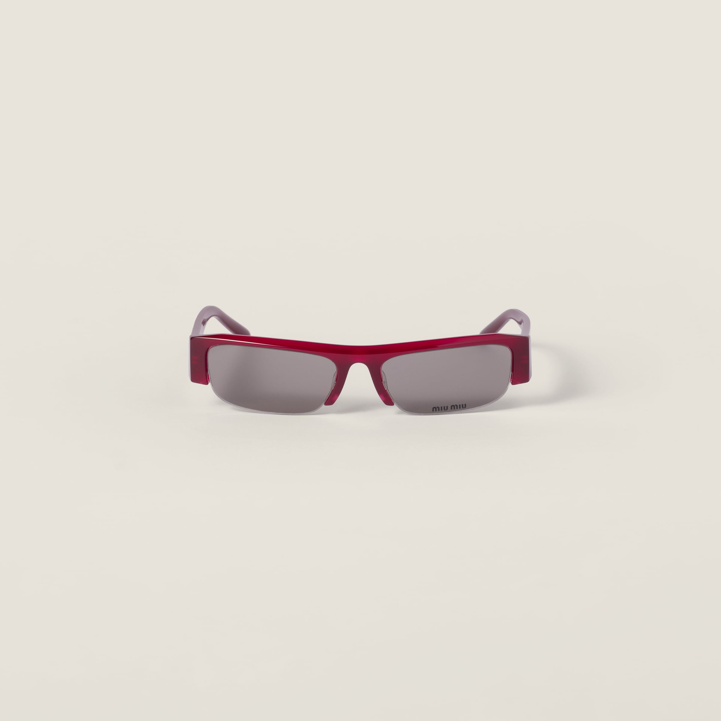 Солнцезащитные очки vedette MIU MIU, серые линзы
Солнцезащитные очки vedette MIU MIU, серые линзы