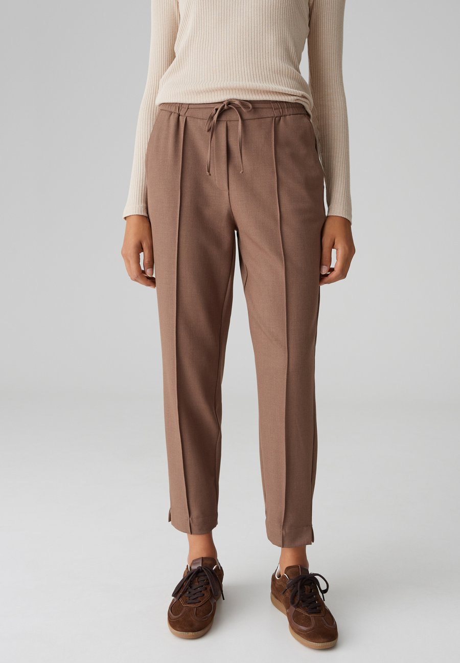 Брюки OPUS MID RISE ANKLE RELAXED FIT, Cocoa/Brown
Брюки OPUS MID RISE ANKLE RELAXED FIT, Cocoa/Brown