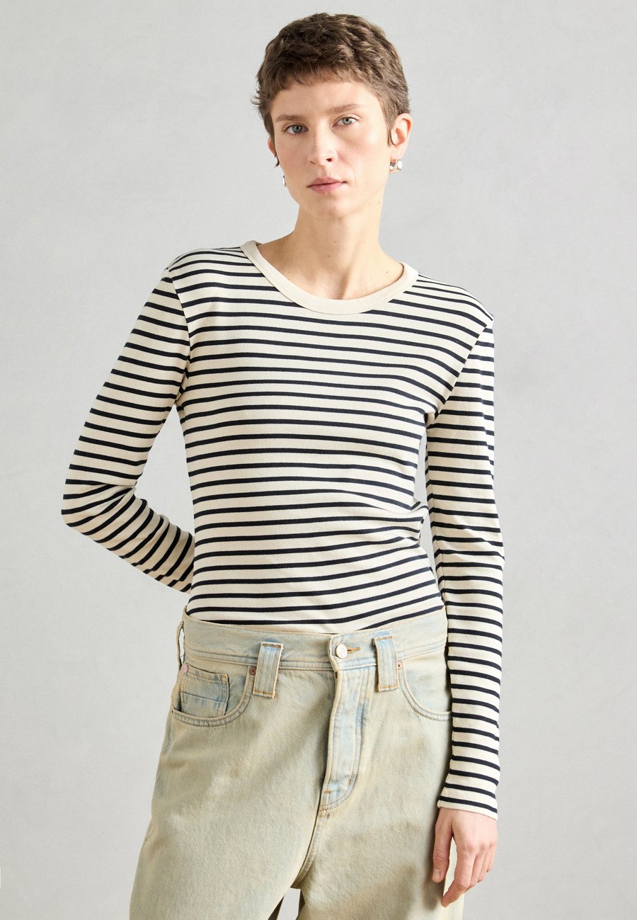 Топ Marc O'Polo CREW NECK STRIPED, Black
Топ Marc O'Polo CREW NECK STRIPED, Black