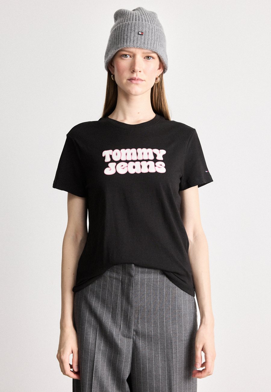 Футболка Tommy Jeans ESSENTIAL LOGO TEE, Black, Черный, Футболка Tommy Jeans ESSENTIAL LOGO TEE, Black
Футболка Tommy Jeans ESSENTIAL LOGO TEE, Black, Черный, Футболка Tommy Jeans ESSENTIAL LOGO TEE, Black
