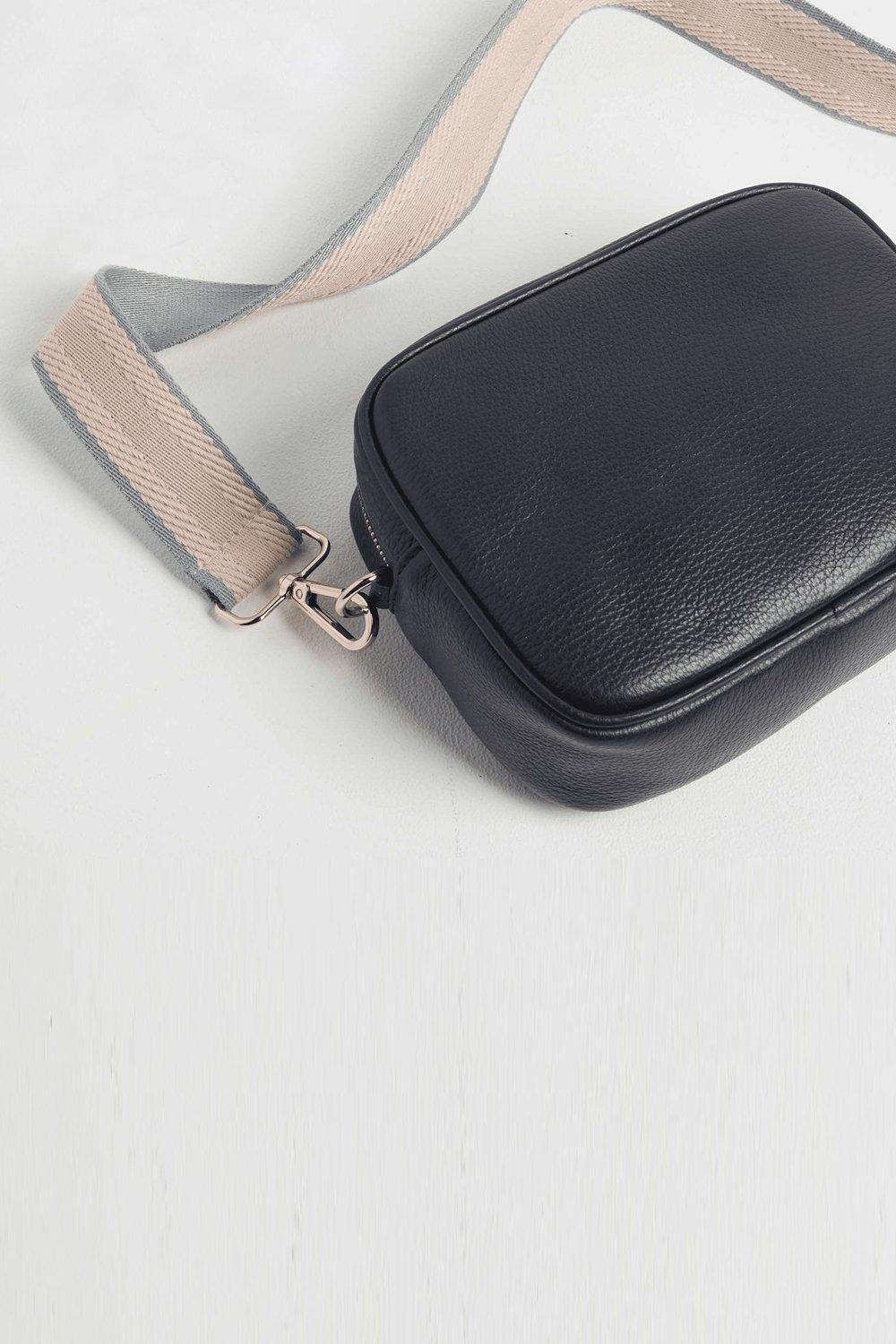 Сумка через плечо 'Verona' с кисточкой и ремешком пастельных тонов Betsy & Floss, синий
Сумка через плечо 'Verona' с кисточкой и ремешком пастельных тонов Betsy & Floss, синий