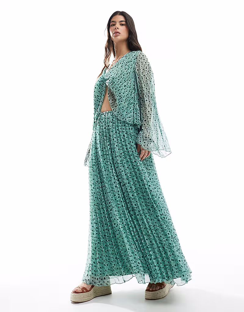 Юбка макси ASOS DESIGN с объемными складками и цветочным принтом
Юбка макси ASOS DESIGN с объемными складками и цветочным принтом