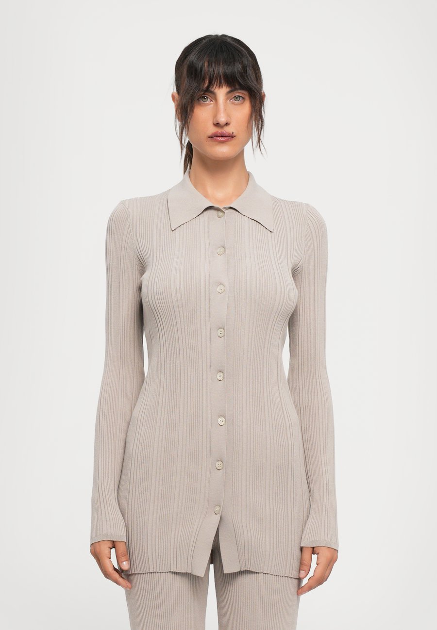 Кардиган REMAIN Cardigan, Oatmeal/Sand
Кардиган REMAIN Cardigan, Oatmeal/Sand