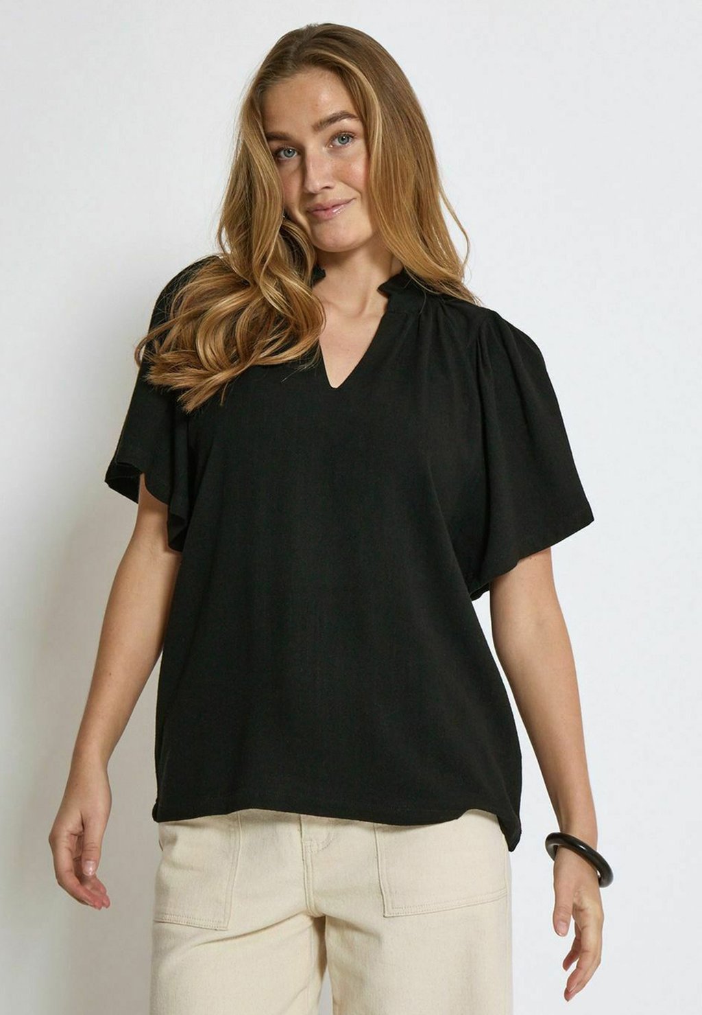 Блуза HANNAH PEPPERCORN, черный
Блуза HANNAH PEPPERCORN, черный