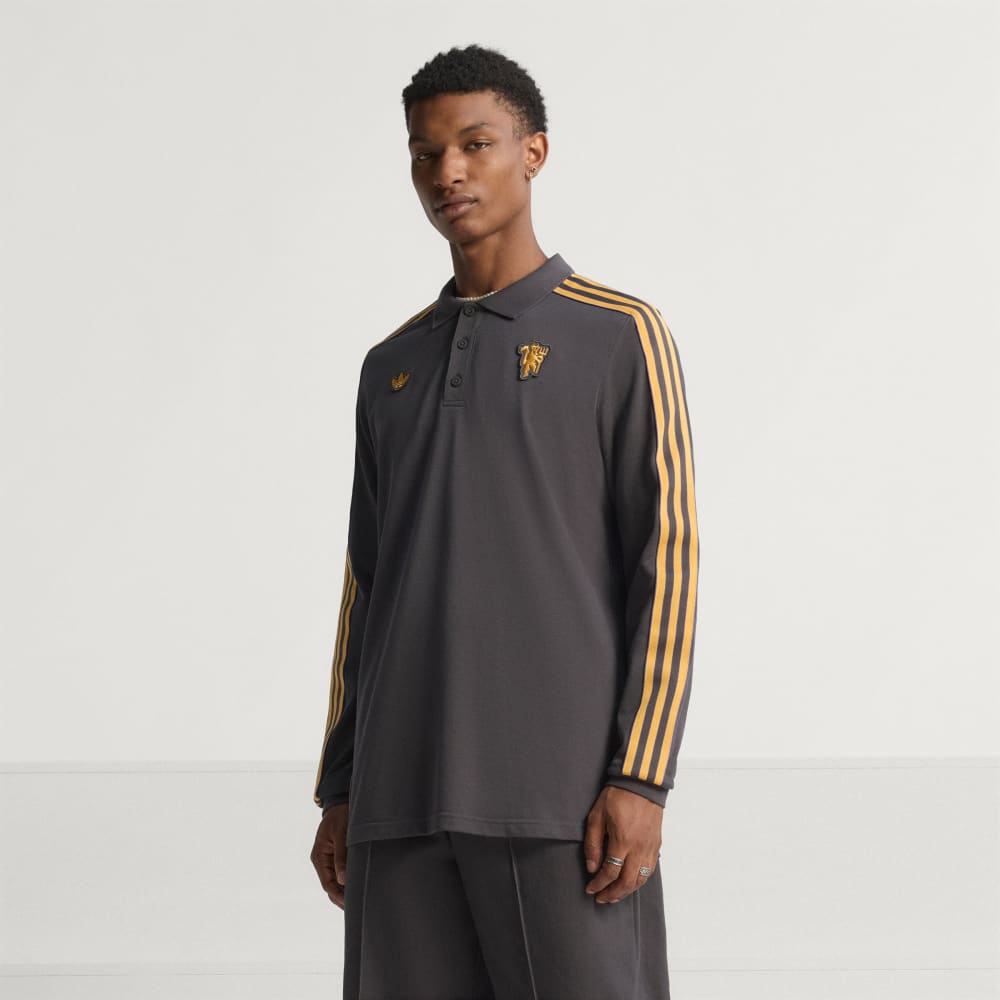 Спортивный лонгслив Adidas Manchester United Terrace Icons Long Sleeve Polo Shirt, цвет Utility Black
Спортивный лонгслив Adidas Manchester United Terrace Icons Long Sleeve Polo Shirt, цвет Utility Black