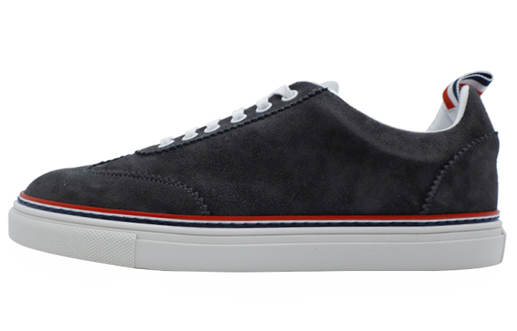 · Стильные мужские кроссовки для скейтбординга, темно-серые THOM BROWNE
· Стильные мужские кроссовки для скейтбординга, темно-серые THOM BROWNE