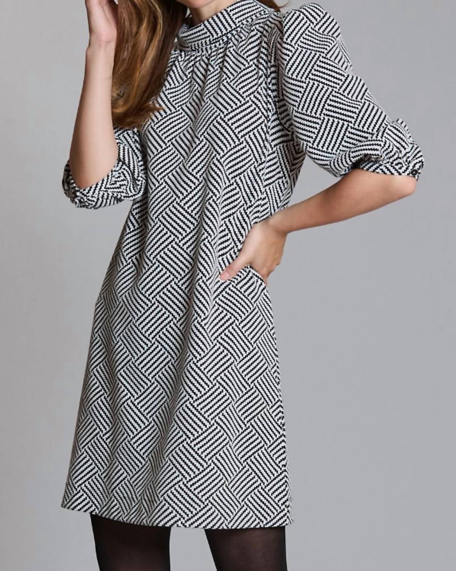 Платье Vicky с рисунком черного/белого цвета Tyler Boe
Платье Vicky с рисунком черного/белого цвета Tyler Boe