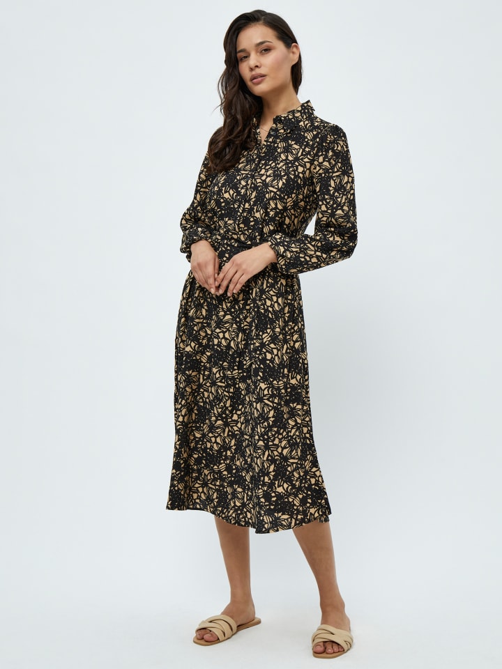 Платье с черным принтом Peppercorn
Платье с черным принтом Peppercorn