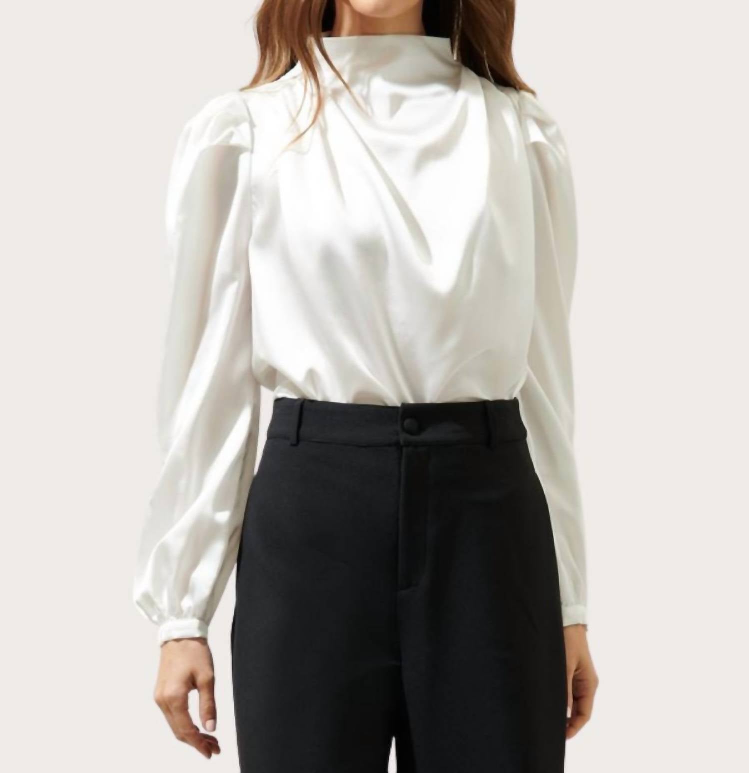 Атласная блузка Estella с воротником-стойкой белого цвета SUGARLIPS
Атласная блузка Estella с воротником-стойкой белого цвета SUGARLIPS