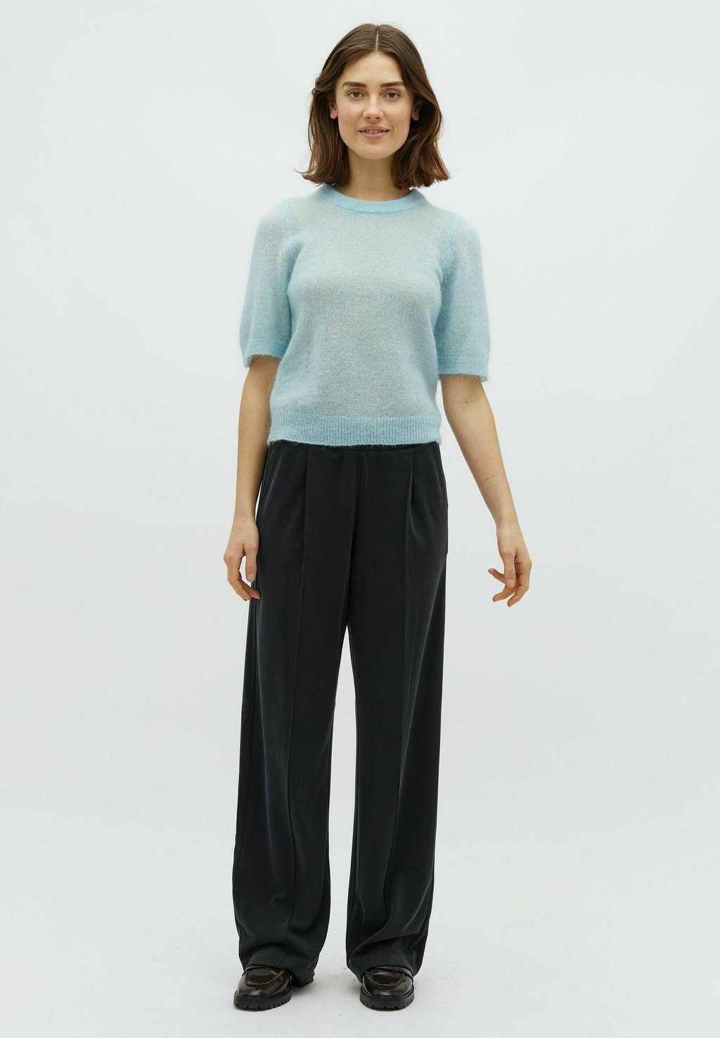 Брюки CHRISTIANE-M mbyM, черный
Брюки CHRISTIANE-M mbyM, черный