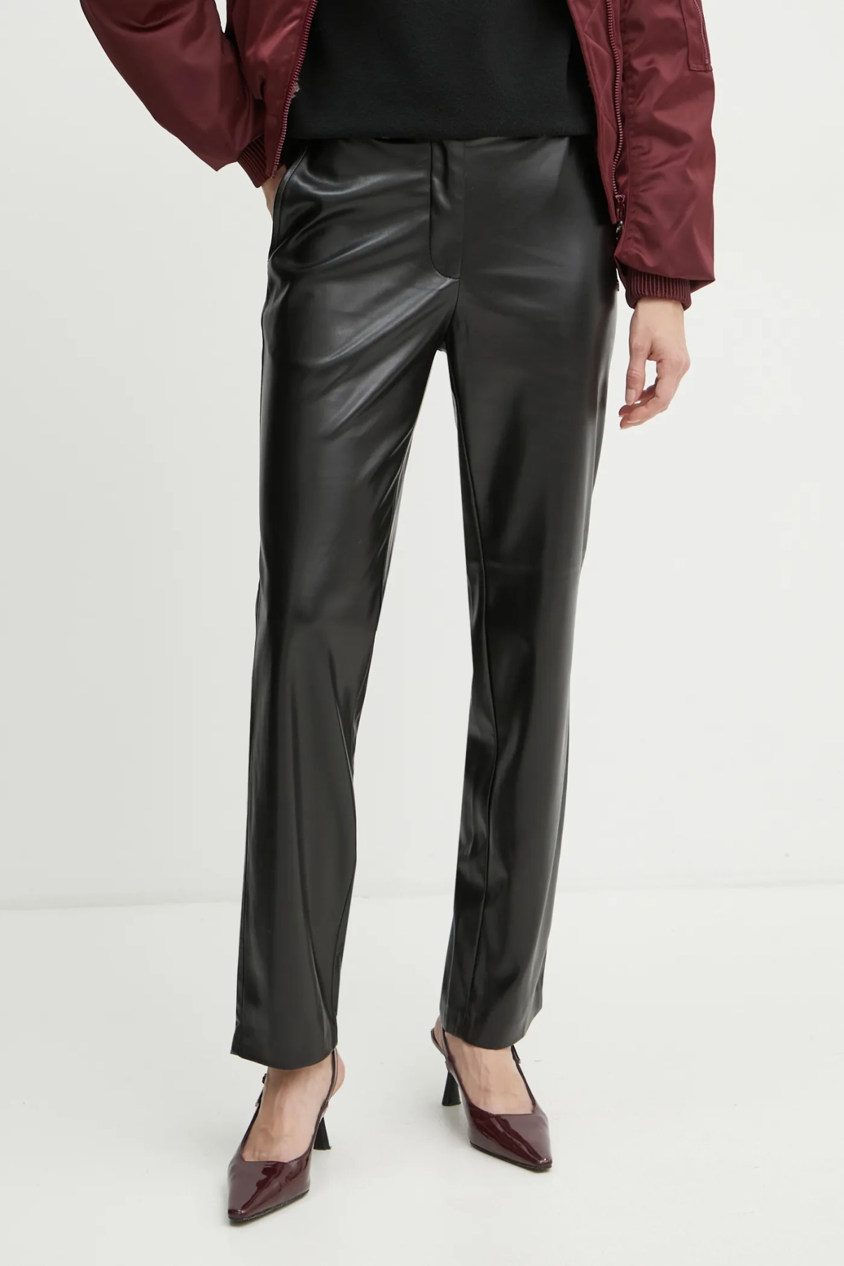 ЛИА брюки Guess, черный
ЛИА брюки Guess, черный