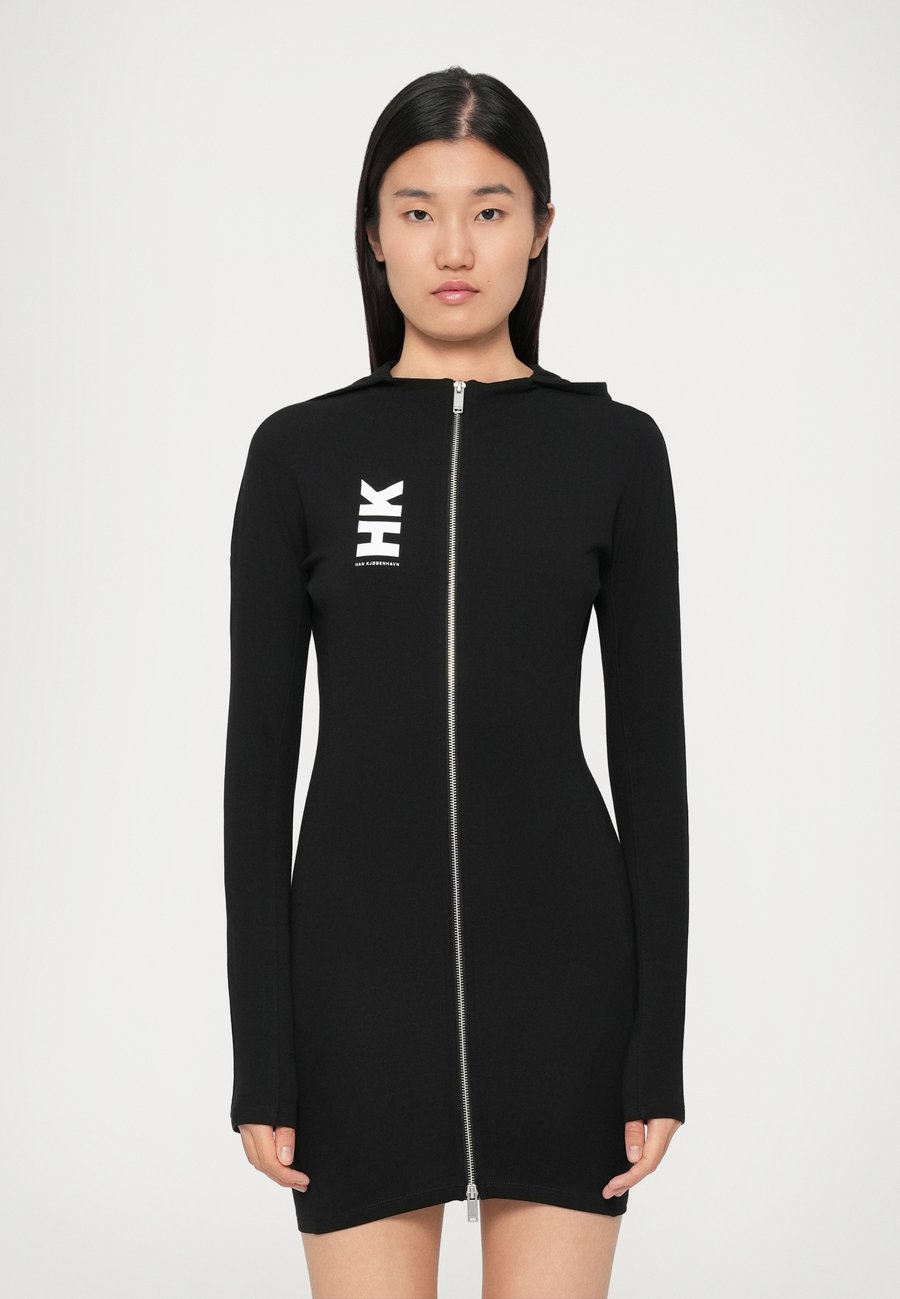 Платье Han Kjøbenhavn LOGO ZIPPED DRESS, Black
Платье Han Kjøbenhavn LOGO ZIPPED DRESS, Black