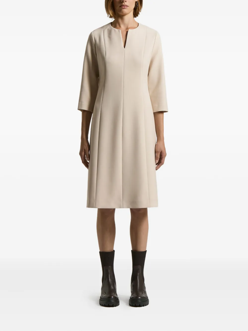 Платье с V-образным вырезом и рукавами три четверти Peserico, нейтральный
Платье с V-образным вырезом и рукавами три четверти Peserico, нейтральный